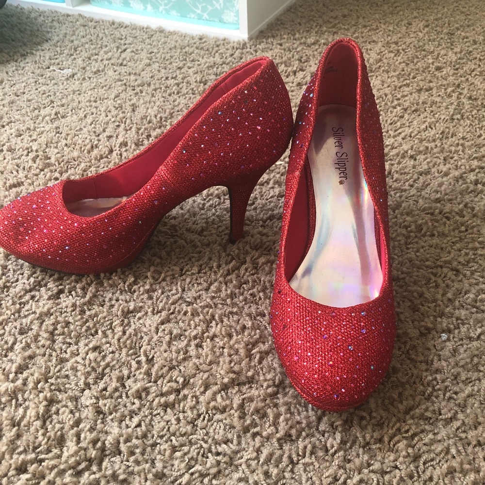 Red Heels - Picture 4 of 5